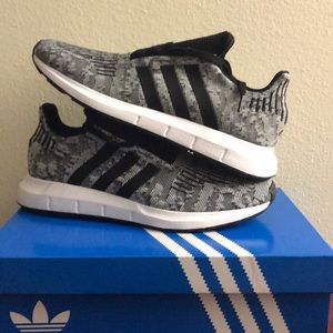 Adidas Swift Run Size 10.5 Men’s EE4442